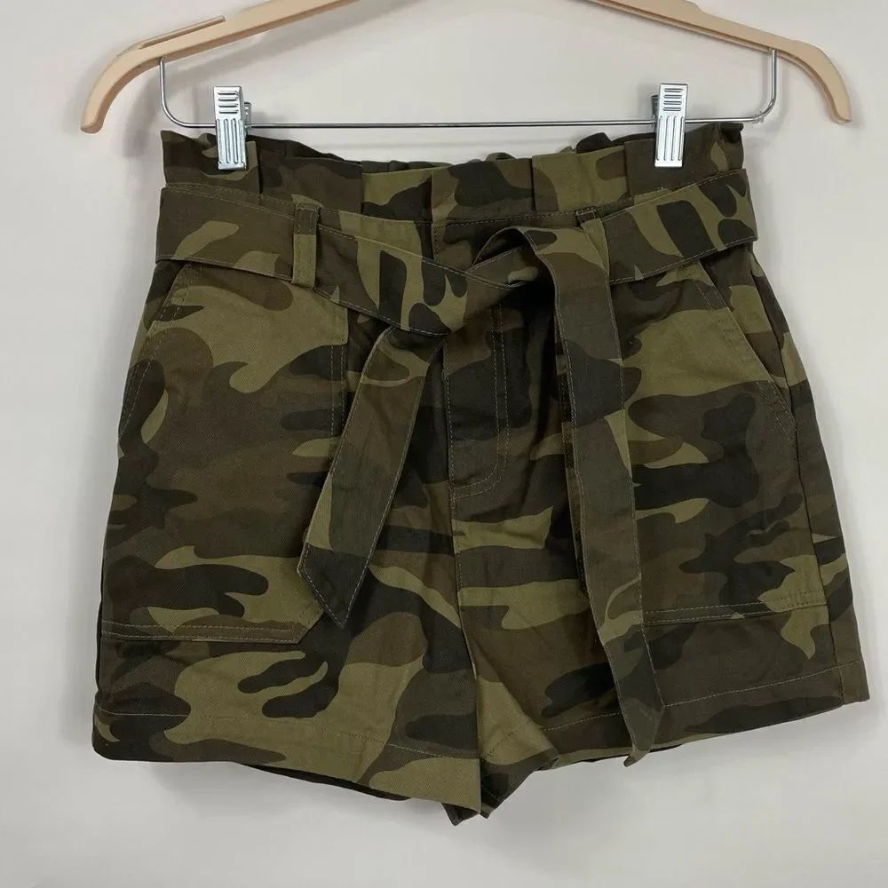 Lovers & Friends Delphine camo shorts  Small